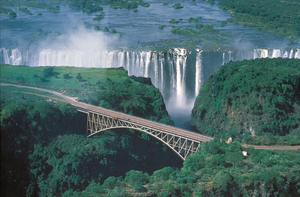 577703__victoria-water-falls-zimbabwe_p