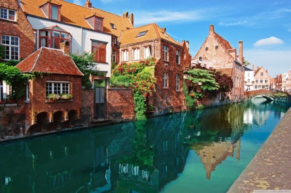 Bruges-Belgique-large-485x728
