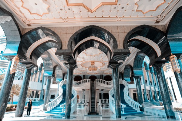 Jame'asr_Hassanil_Bolkiah_Mosque_interior._Bandar_Seri_Begawan,_Brunei,_Southeast_Asia