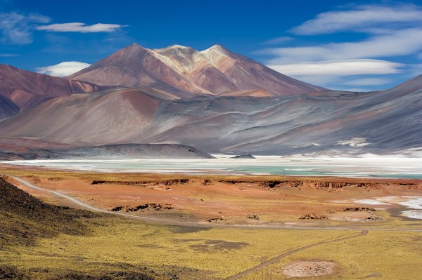 Miscanti_Lagoon_near_San_Pedro_de_Atacama_Chile_Luca_Galuzzi_2006_edit