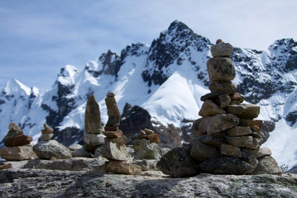 Peru_-_Salkantay_Trek_065_-_cairns_on_the_pass_(7154610823)