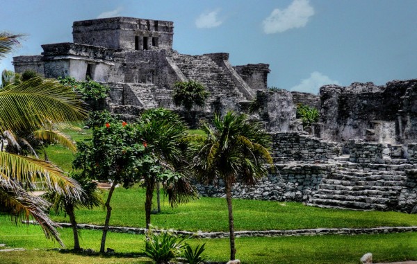 Tulum_-_Mayan_Pyramid