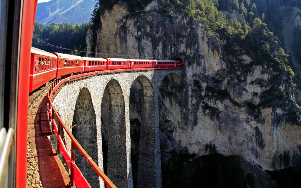 glacier_express_crossing_bridge_switzerland